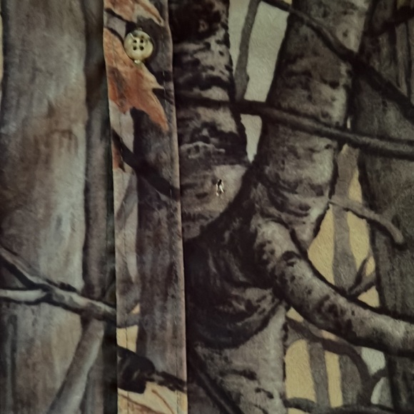 IDEAL Camo Shirt 🍁FINAL PRICE 🎉 - Picture 9 of 9